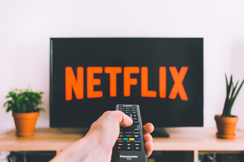 Netflix vs Disney+香港邊個抵？2026年串流平台完整比較